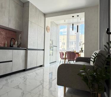 Lenins'kyi district Apartment | Квартира Люкс на Поділлі
