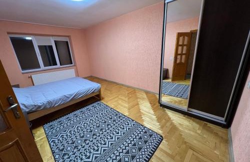 Berehove Apartment | Квартира трикімнатна