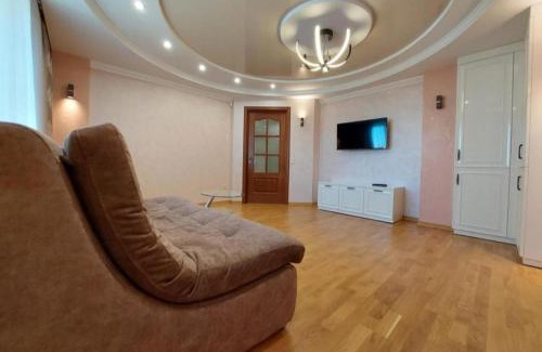 Lutsk Apartment | Класичний Люкс біля Порт сіті