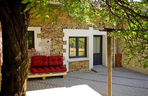 Letnitsa House | Къщичка Под шарената сянка