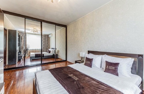 Besarabka House | Модные апартаменты с двумя спальнями и гидромассажной ванной панорамный вид.