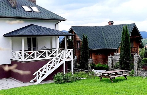 Skhidnytsya Cabin | Оселя Східниця