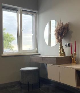 Chernovtsy Apartment | Просторий світлий сучасний номер N2