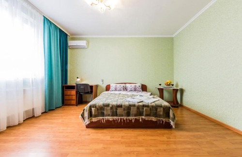 Svyatoshyns'kyi District Apartment | Просторная однокомнатная квартира возле скоростного трамвая