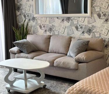 Kryvyi Rih Apartment | Просторі LUX апартаменти на центральному проспекті, великий Smart TV,преміум-підписки YouTube та онлайн-кінотеатрів , кавомашина, відкритий балкон, ЗВІТНІ ДОКУМЕНТИ