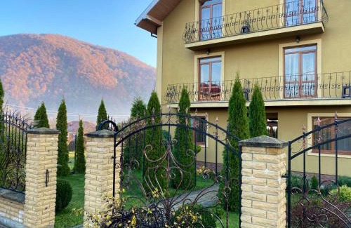 Solochyn House | садиба В ГОРАХ у Аліни