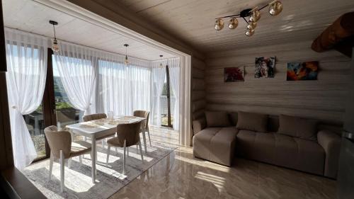 Mizhhirya Apartment | Садиба Кичера та Кичера Еко