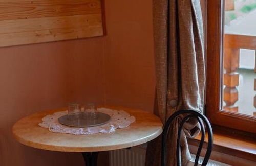 Serednye Ski Chalet | Садиба над потоком