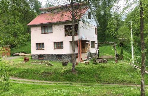 Yasinya House | Садиба На лужку