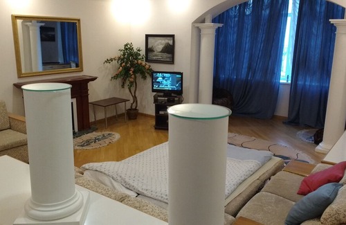 Kyiv House | Светлая квартира на Антоновича 25