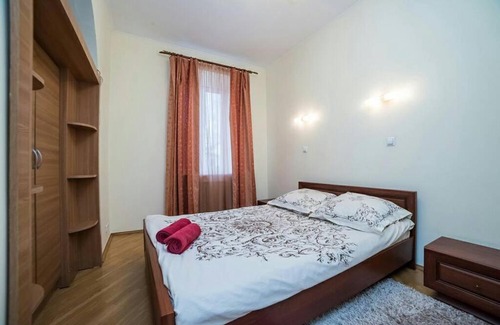 Verkhnie Misto Apartment | Сонячні апартаменти на Хрещатику