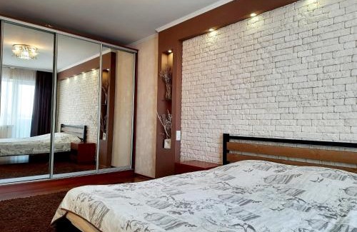 Kryvyi Rih Apartment | Староярмаркова с видом на парк и реку