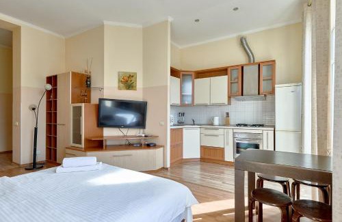 Verkhnie Misto Apartment | Студія з видом на Майдан Незалежності