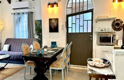 Haifa Cottage | Трехкомнатный дом с большим патио и отдельным входом.