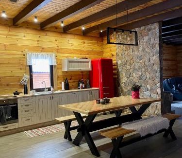 Plavya Ski Chalet | Тіні Предків