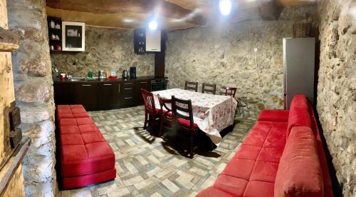 Kyustendil House | Цяла Ваканционна Къща- Florina Houses