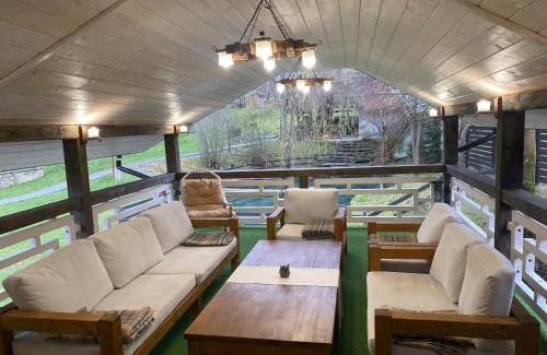 Slavske Ski Chalet | Шале Маєток Смерековий