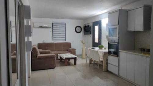 Hazon Apartment | באוירה יהודית