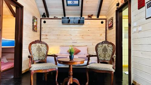 Bruchim Qela' Alon Cabin | בורקאי - בקתות פיליפיניות עם בריכה פרטית