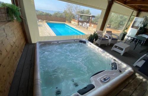 Ein Qiniyye Bed & Breakfast | גרין פארק - קוטג' מהמם עם בריכה וג'קוזי בעין קנייא