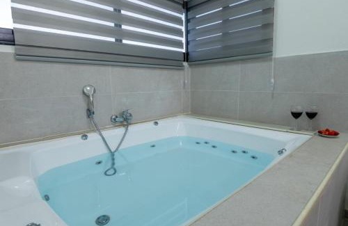 Kefar Hananya Villa | וילה בראשית - וילה מהממת עם בריכה פרטית