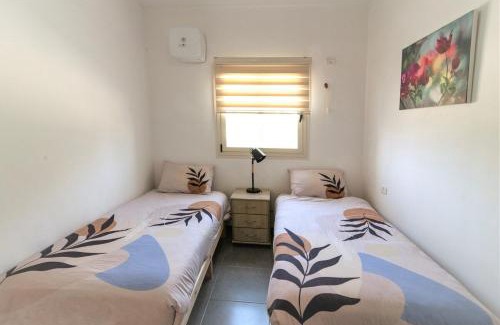 Livnim House | חווייה של שקט- מתחם שלם עם בריכה- רק בשבילכם