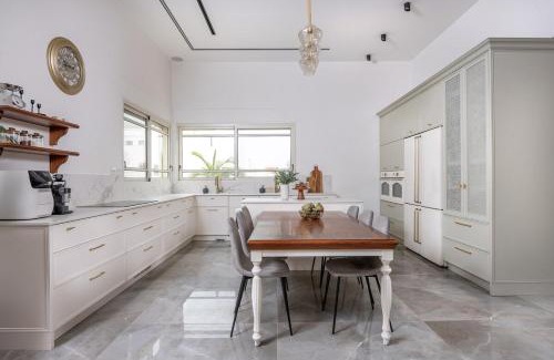 Sderot Apartment | לה וילא - וילה מדהימה עם בריכה פרטית וג'קוזי