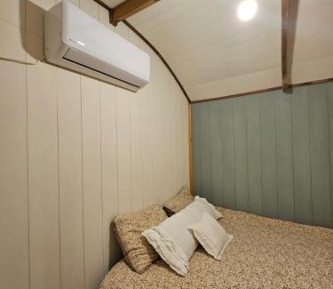 Qatsrin Cabin | קרון רועים אירוח כפרי