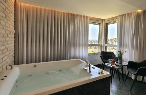 Haifa Apartment | שקיעה בים - דירות יוקרתיות מהממות עם ג'קוזי ונוף לים יש מקלט