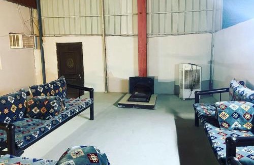 Al Qawayiyay Ski Chalet | استراحة بغرفة نوم ومسبح ألعاب مائيه