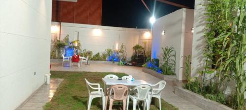 Al Kura Ski Chalet | استراحة غريس