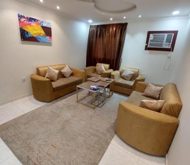 Al Qawayiyay Apartment | العوالي