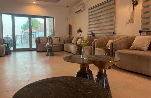 Dhahran Ski Chalet | شاليه موج البحري بمسبح وشاطئ خاص