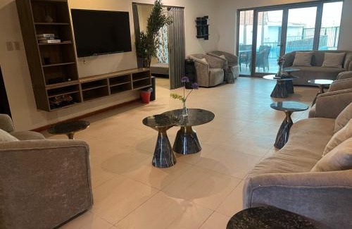 Dhahran Ski Chalet | شاليه موج البحري بمسبح وشاطئ خاص