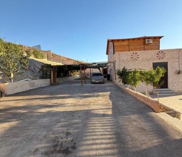 Mastaba Ski Chalet | شاليه نسمات الريف