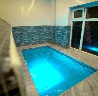 Sanaa Ski Chalet | شاليه واستراحة روزلاند
