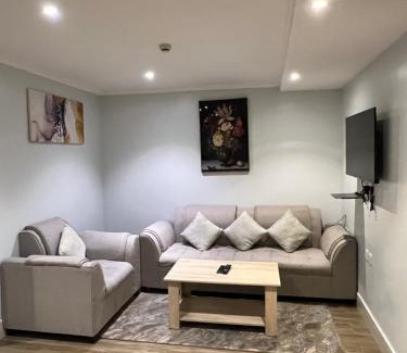 Al Ulaya Apartment | شقة بصالة مريحة وغرفة نوم