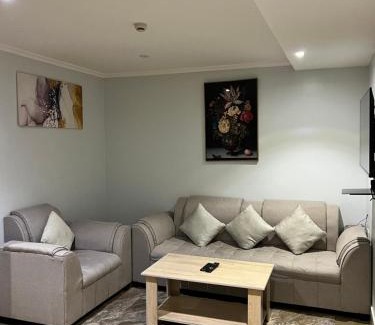 Al Ulaya Apartment | شقة بصالة مريحة وغرفة نوم