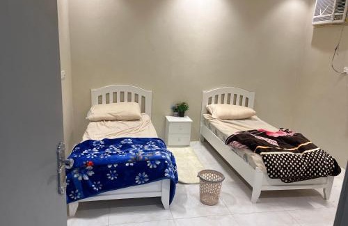 'Asir Apartment | ‏شقة رقم 2 مكون من غرفة نوم ومجلس ودوره مياه دور أرضي