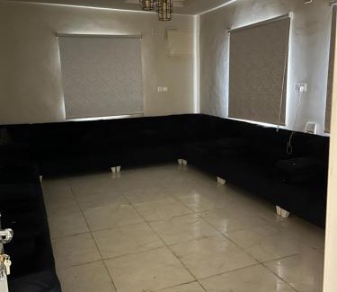 'Asir Apartment | ‏شقة رقم 2 مكون من غرفة نوم ومجلس ودوره مياه دور أرضي