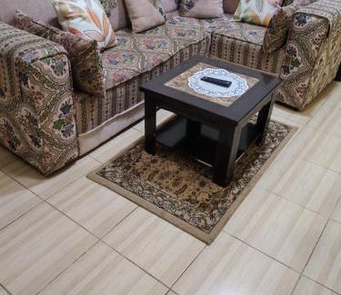 Ar Rayis Apartment | شقة مريحة وهادئه غرفتين وصالة شخصين مع أطفال الرايس