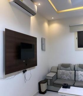 Unaizah Apartment | شقة 102