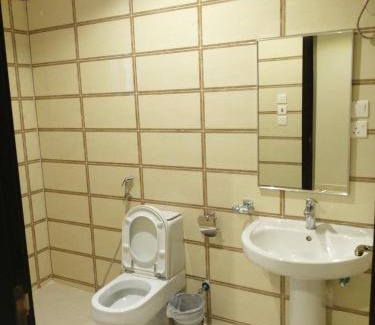 Al Kura Apartment | شقق همم للشقق المخدومة