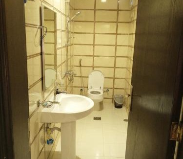 Al Kura Apartment | شقق همم للشقق المخدومة