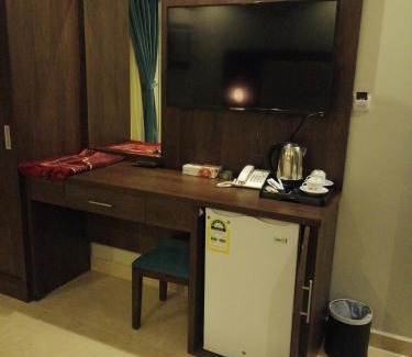 Al Kura Apartment | شقق همم للشقق المخدومة