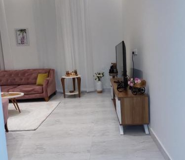 Medina Apartment | شقه فاخره بجوار الراشد مول