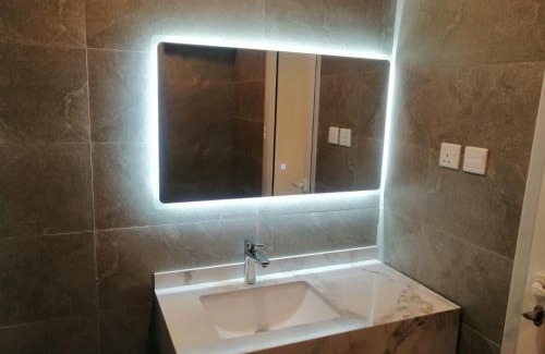 Arar House | غرفة فاخرة مع دورة مياه ومطبخ بحي الضاحية