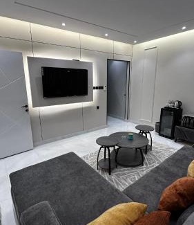 Jeddah Apartment | غرفة نوم وصالة مودرن بدخول ذاتي