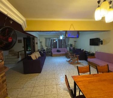 Al-Janayin Ski Chalet | فيلا الجناين