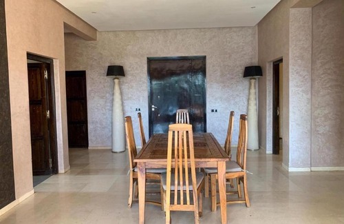 Annakhil Villa | مراكش طريق فاس